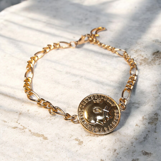 أسوارة ليرة ذهبية بتصميم كلاسيكي