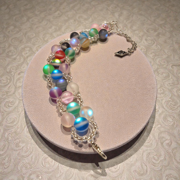 أسوارة كاملة من أحجار الخرز الشفافة المضيئة الملونة