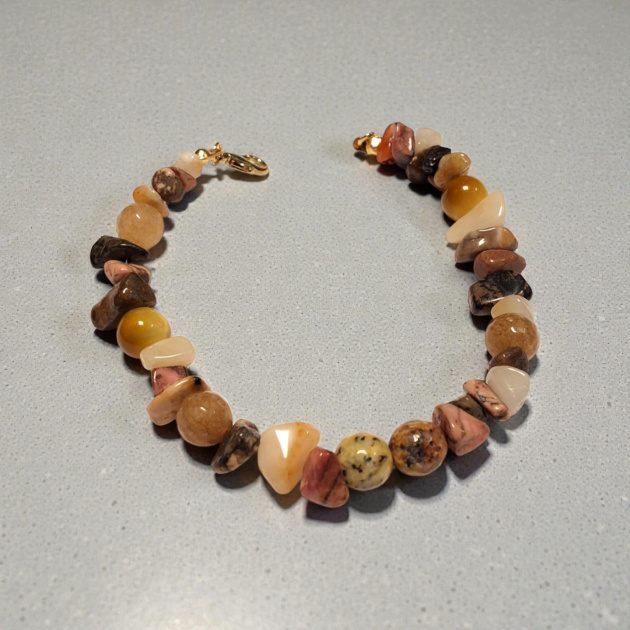 أسوارة أحجار طبيعية متعددة الألوان – طاقة أرضية وتوازن