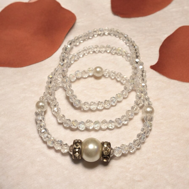 طقم أساور 3 قطع باللون الفضي مع لؤلؤة مصقولة أنيقة