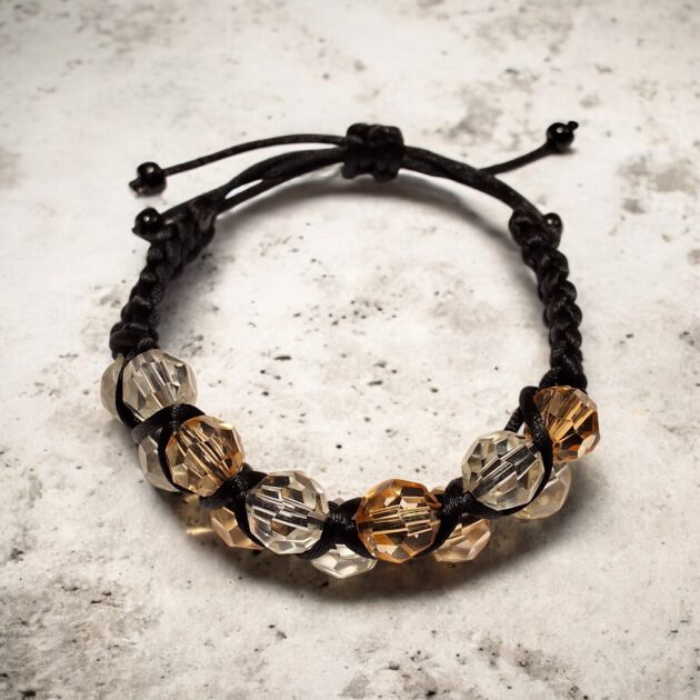 أسوارة-خيط-جدل-يدوية-بخرز-كريستال-عسلي-ورمادي