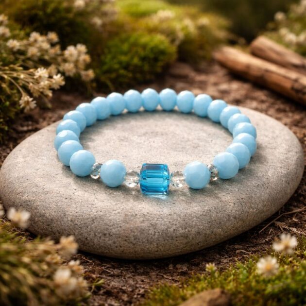 أسوارة خرز مضلع أزرق فاتح مع لمعة وكريستالة سماوية