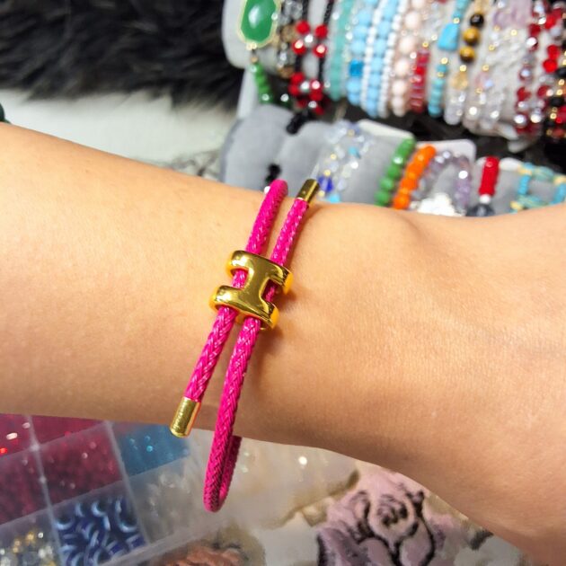 أسوارة هرمز بتفصيل أنيق ولمسة عصرية – متوفرة بستة ألوان