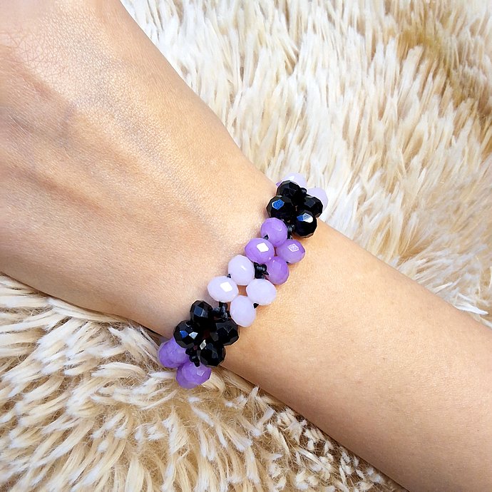 أسوارة خيط بزهور الكريستال الأرجواني والأسود