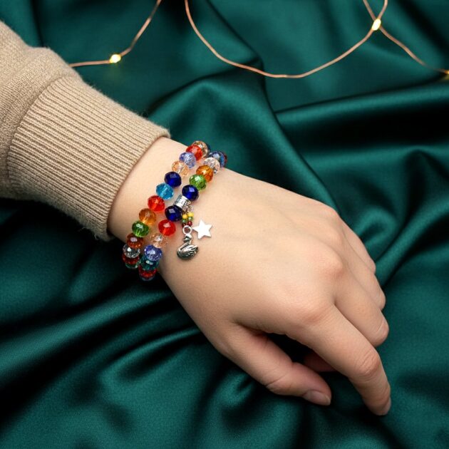 طقم أسوارتين خرز ملوّن مع تعليقة نجمة فضية على المعصم