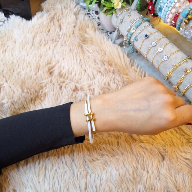 أسوارة هرمز بتفصيل أنيق ولمسة عصرية – متوفرة بستة ألوان - أبيض