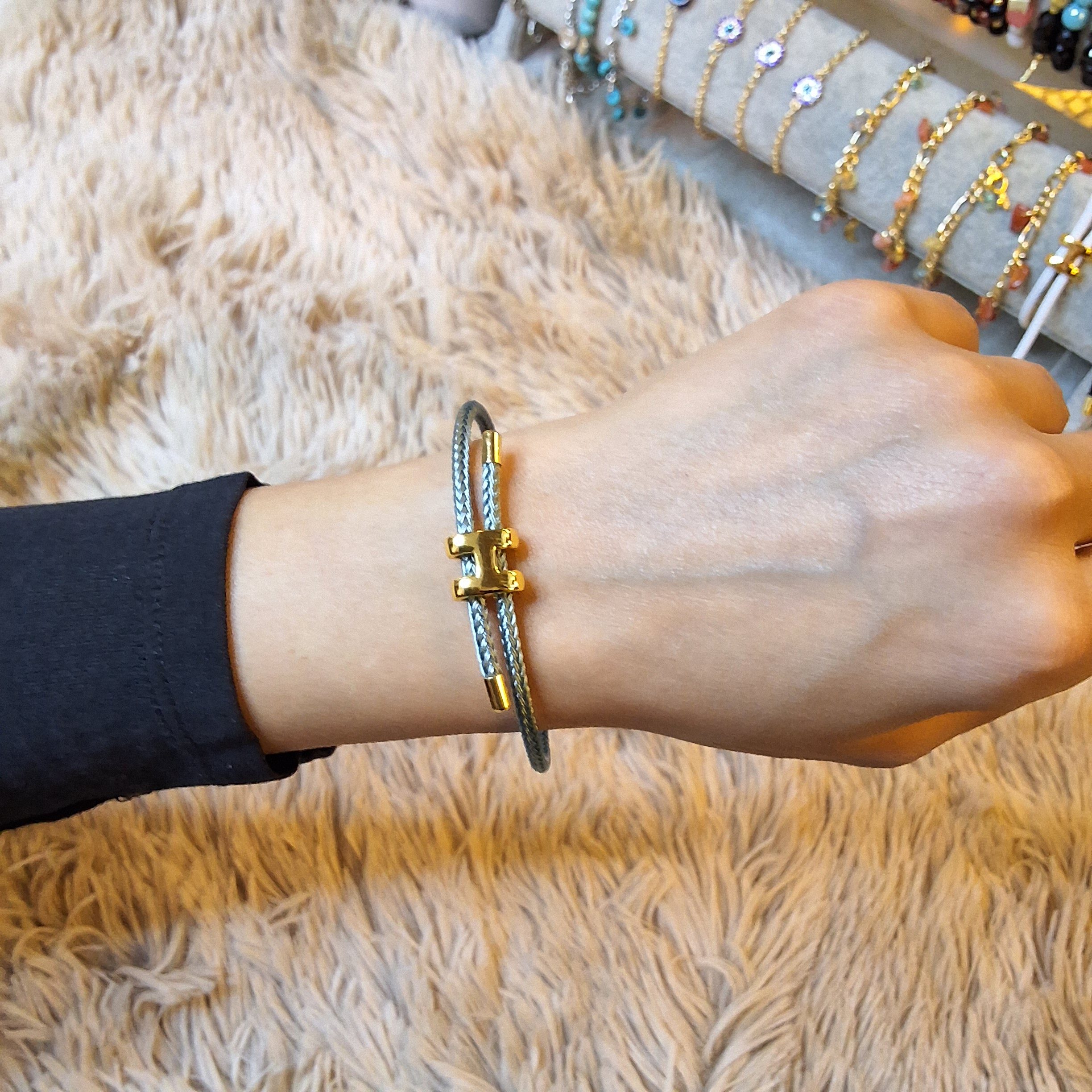 أسوارة هرمز بتفصيل أنيق ولمسة عصرية – متوفرة بستة ألوان - الصورة 3