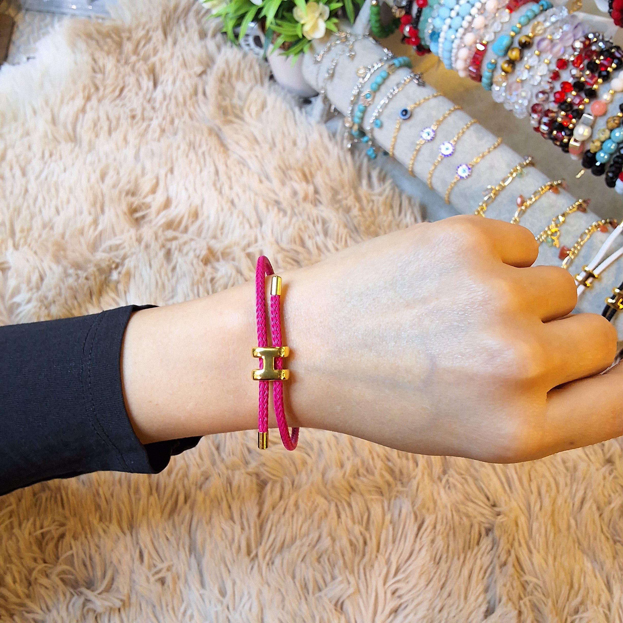 أسوارة هرمز بتفصيل أنيق ولمسة عصرية – متوفرة بستة ألوان - الصورة 4