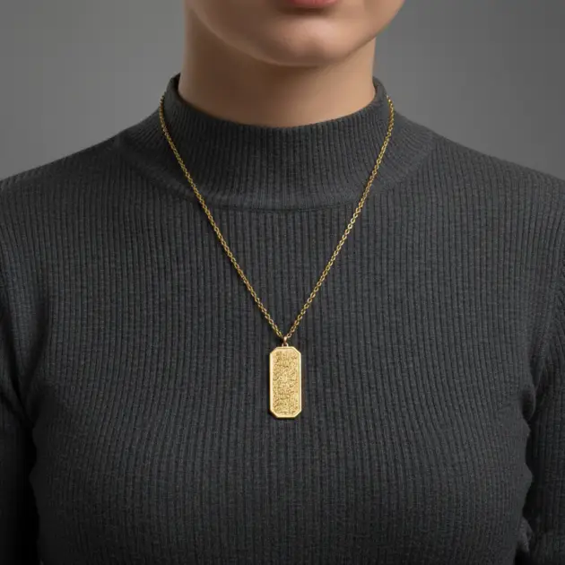 طوق آية الكرسي بتصميم أنيق متوفر باللون الذهبي أوالفضي