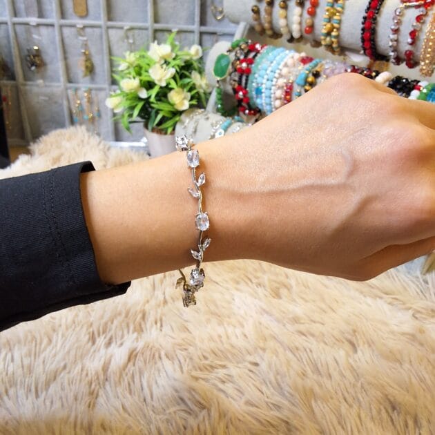 أسوارة توليب باللون الذهبي أو الفضي بأحجار زيركون لامعة - فضي