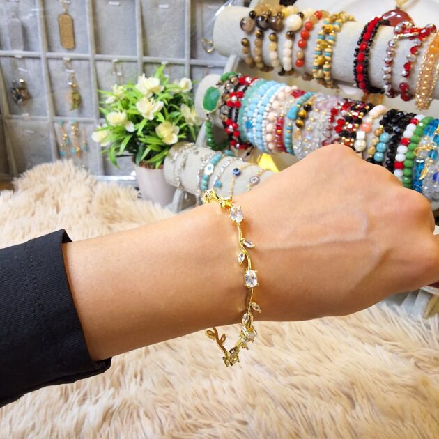 أسوارة توليب باللون الذهبي أو الفضي بأحجار زيركون لامعة