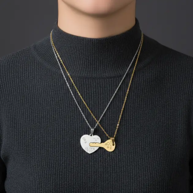 طوق قفل ومفتاح بتصميم أنيق