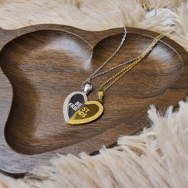 طقم طوق الصديقات نصف قلب