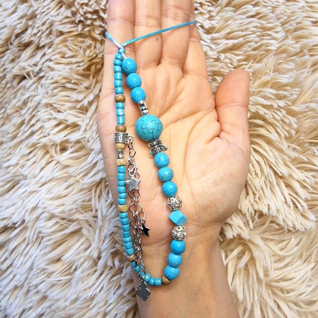 حمالة موبايل خرز فيروز يدوية بتعليقة نجمة وتصميم أنيق