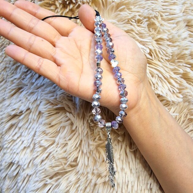 حمالة موبايل من خرز الكريستال المضلع البنفسجي الفضي.