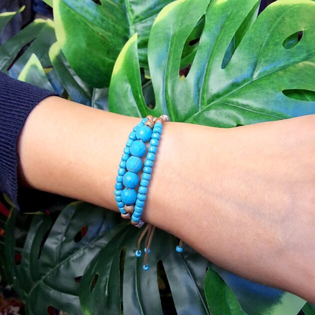 أسوارة خيط متعددة الطبقات بحجر فيروزي.